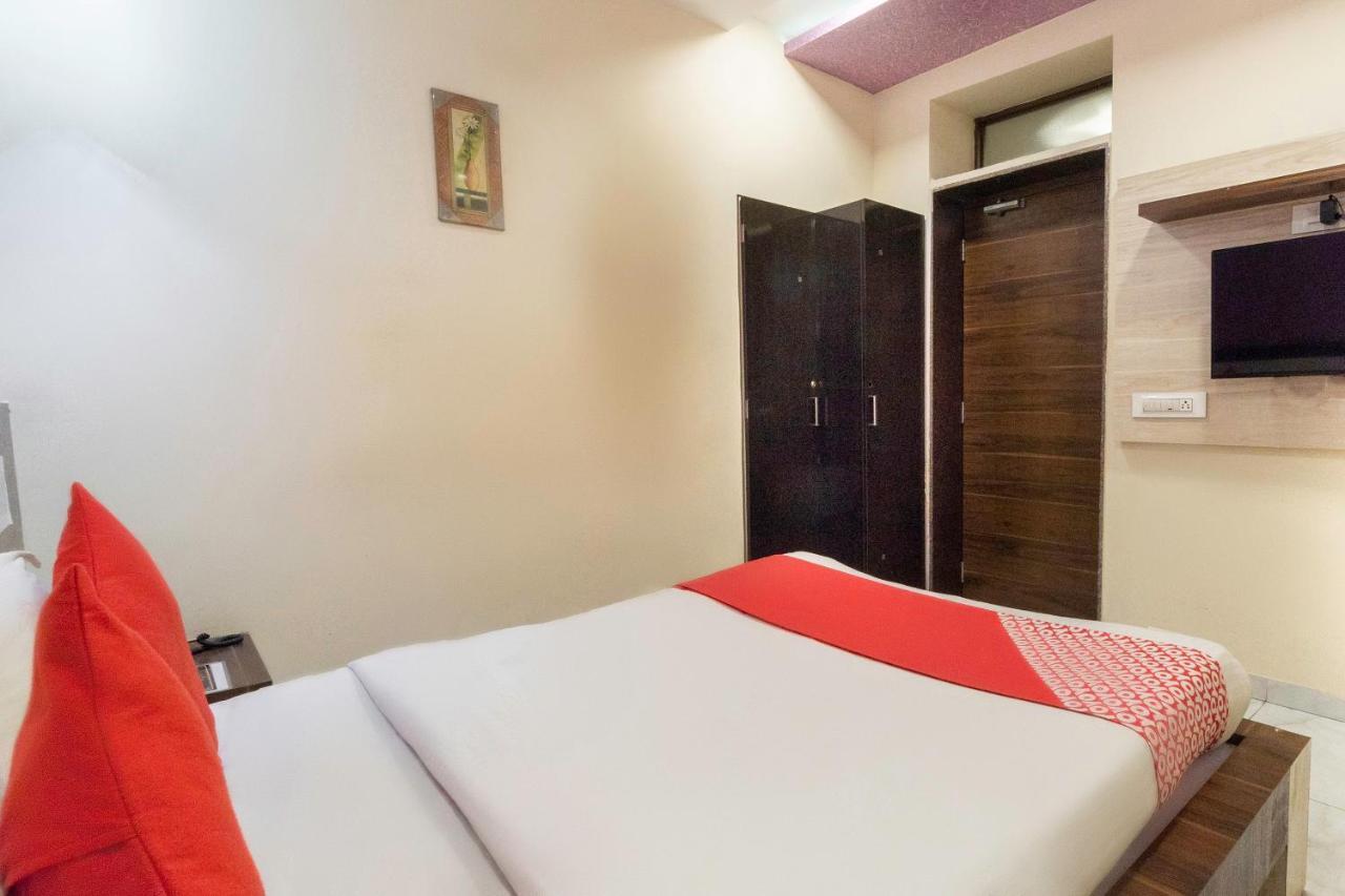 Oyo 13535 Aakash Hotel Ahmedabad Exterior photo