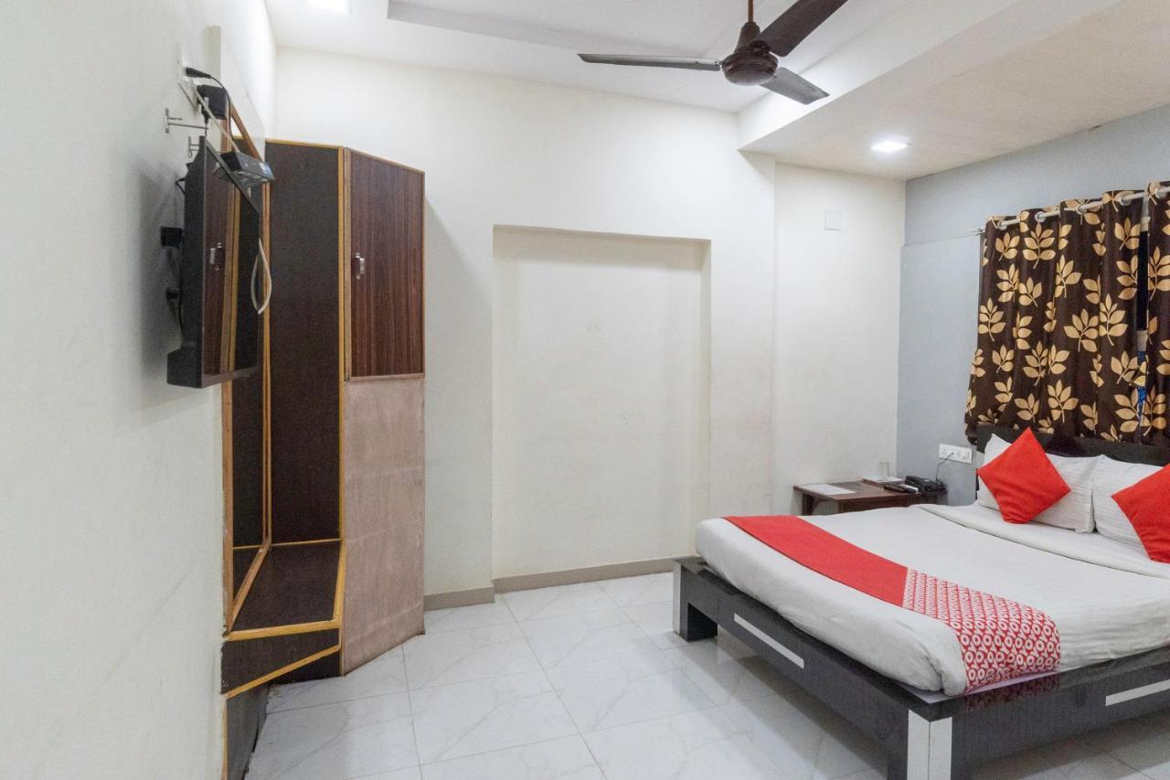 Oyo 13535 Aakash Hotel Ahmedabad Exterior photo
