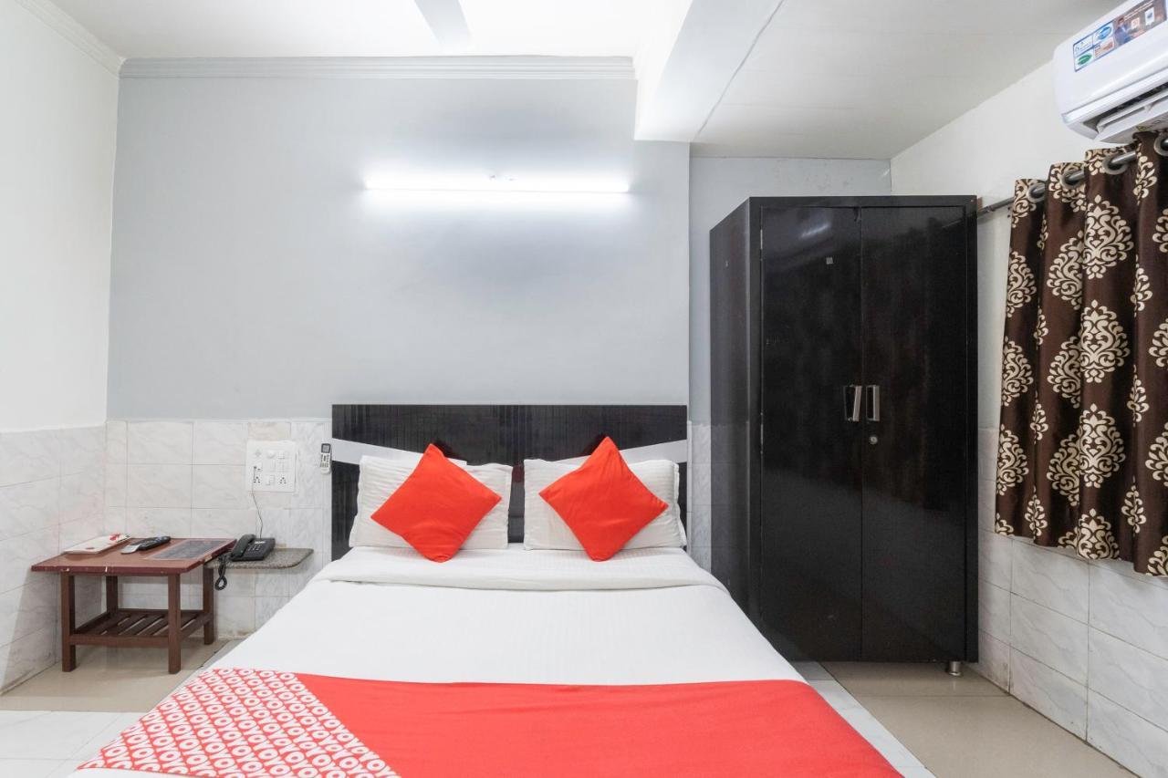 Oyo 13535 Aakash Hotel Ahmedabad Exterior photo
