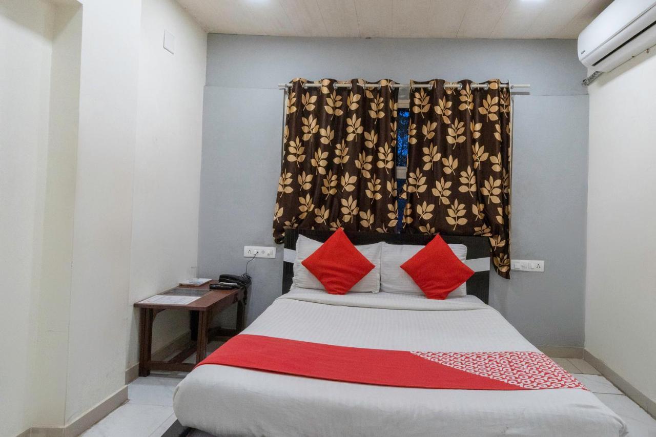 Oyo 13535 Aakash Hotel Ahmedabad Exterior photo