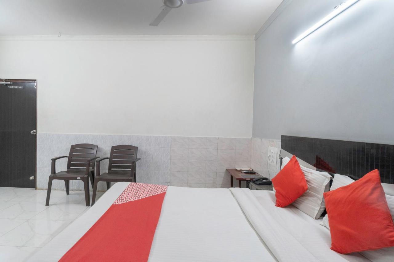 Oyo 13535 Aakash Hotel Ahmedabad Exterior photo