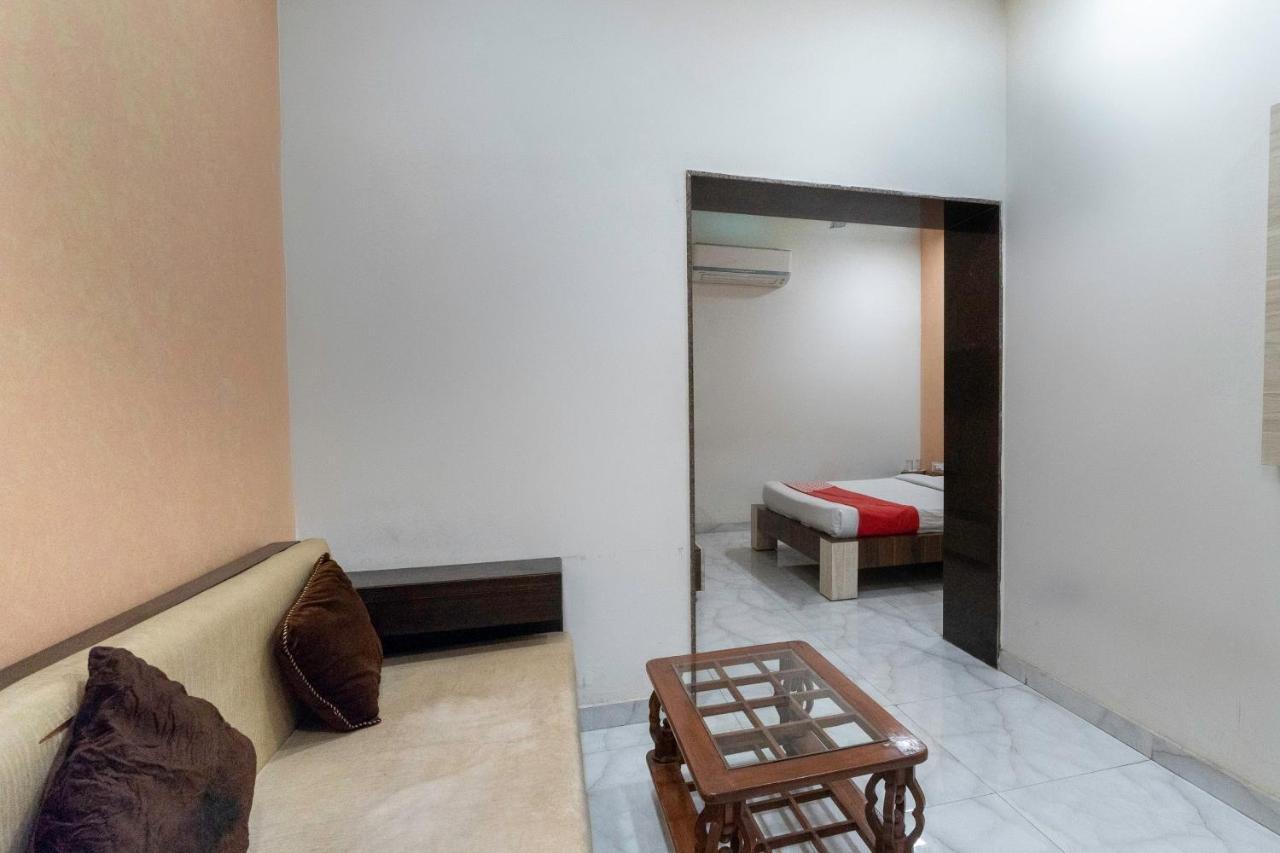 Oyo 13535 Aakash Hotel Ahmedabad Exterior photo