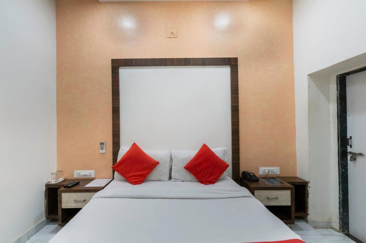Oyo 13535 Aakash Hotel Ahmedabad Exterior photo