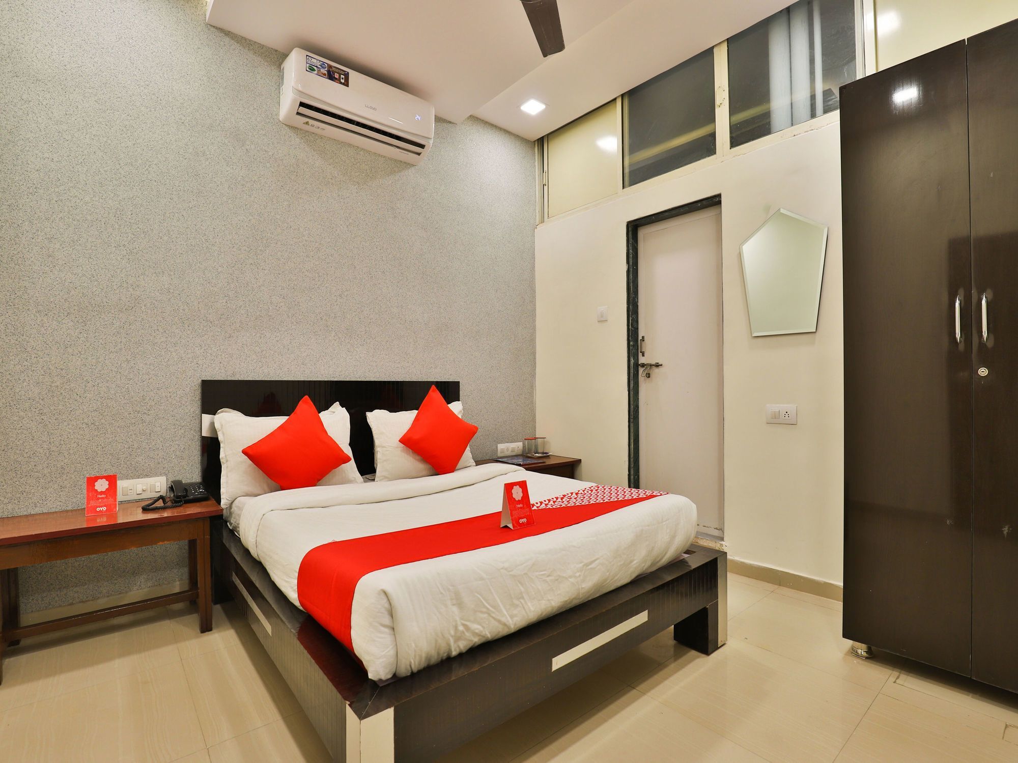 Oyo 13535 Aakash Hotel Ahmedabad Exterior photo